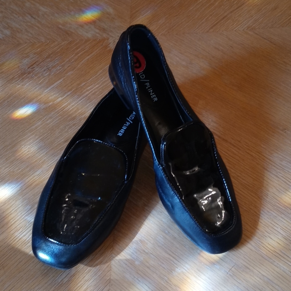 Donald pliner leather loafers size 6